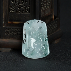 糯种飘花翡翠瑞兽吊坠