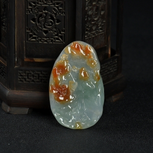 糯种俏色翡翠山水吊坠