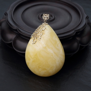 18K金镶白花蜜蜡水滴吊坠
