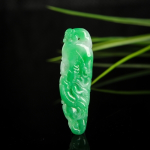 糯种飘翠翡翠人参吊坠