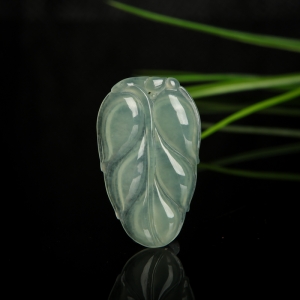 糯冰种浅绿翡翠金枝玉叶吊坠