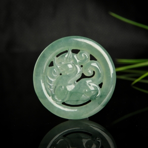 糯冰种飘花翡翠麒麟吊坠