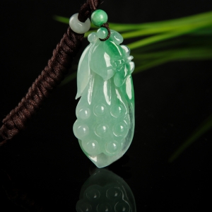 糯种飘翠翡翠一品清廉吊坠