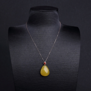 18K金镶鸡油黄蜜蜡水滴项链