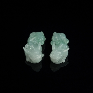 糯种浅绿翡翠貔貅吊坠（两件）