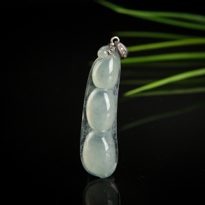 糯冰种浅绿翡翠连中三元吊坠