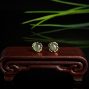 18K糯种浅绿翡翠耳钉