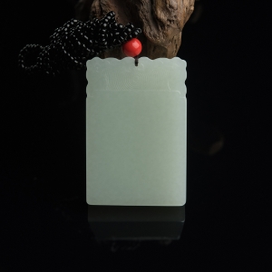 山料和田青白玉平安无事牌吊坠