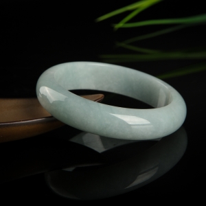 57.5mm豆种翡翠手镯