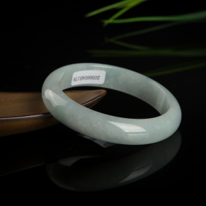 56.5mm豆种翡翠手镯