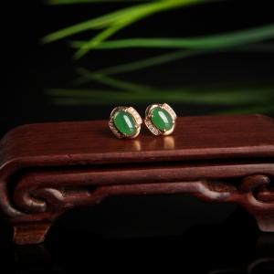 18K糯种翠绿翡翠耳钉