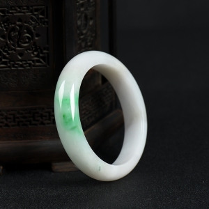 55.5mm豆种飘翠翡翠手镯