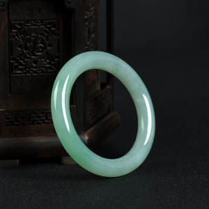 58mm糯种苹果绿翡翠圆镯