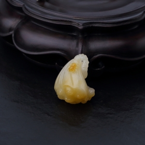 籽料俏色和田玉多子多福吊坠