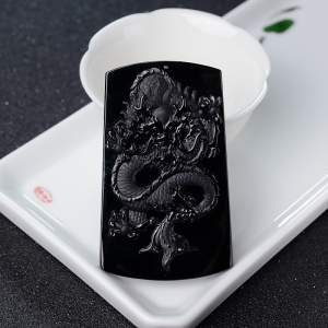 糯冰种墨翠龙吊坠