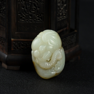 籽料和田白玉吉人天相吊坠