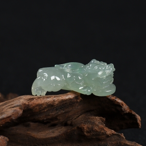 糯冰种浅绿翡翠貔貅吊坠