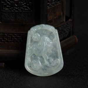 糯冰种浅绿翡翠扭转乾坤吊坠