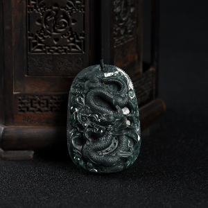 豆种墨翠翡翠辰龙吊坠