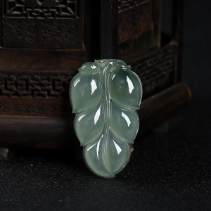 糯冰种深绿翡翠金枝玉叶吊坠