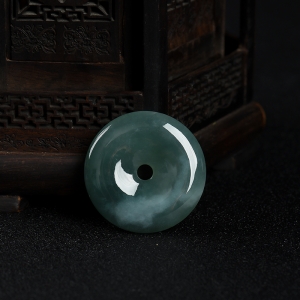 糯种深绿翡翠平安扣吊坠