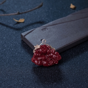 18K金镶钻阿卡深红珊瑚牡丹花吊坠