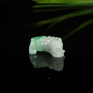 糯种飘翠翡翠貔貅吊坠