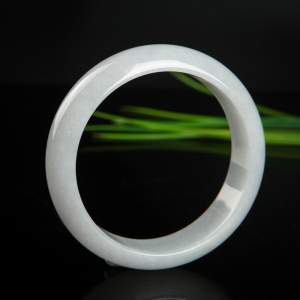 57.5mm豆种白色翡翠手镯