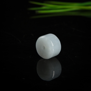 糯种白色翡翠路路通吊坠