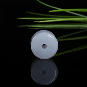 糯种白色翡翠路路通吊坠