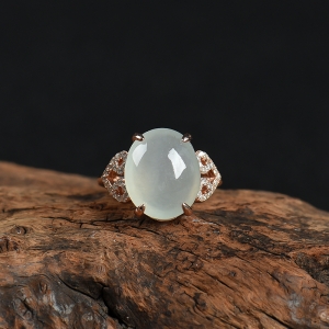 银镶糯冰种白色翡翠戒指