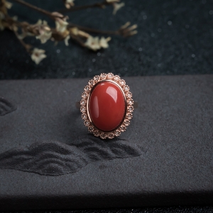 18K金镶钻沙丁朱红珊瑚戒指
