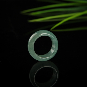 糯种飘花翡翠戒指