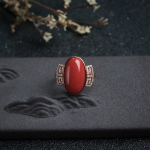 18K金镶钻沙丁朱红珊瑚戒指