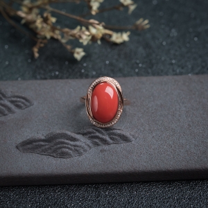 18K金镶钻沙丁朱红珊瑚戒指