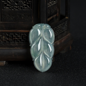 糯冰种飘花翡翠金枝玉叶吊坠