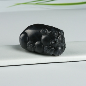 籽料和田墨玉貔貅吊坠