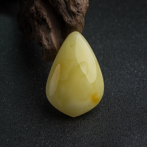 柠檬黄蜜蜡随形吊坠