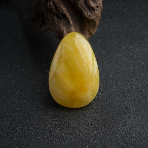 白花蜜蜡随形吊坠