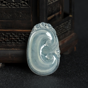 糯冰种翡翠如意吊坠