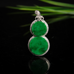 18k糯种翠绿翡翠福禄吊坠