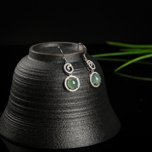 银镶糯种翡翠耳坠