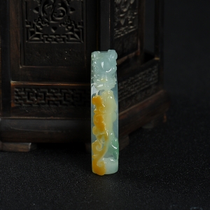 糯种俏色翡翠辰龙吊坠