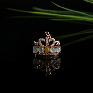 银镶糯冰种翡翠吊坠