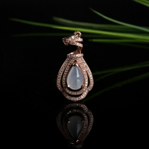 银镶糯种翡翠吊坠