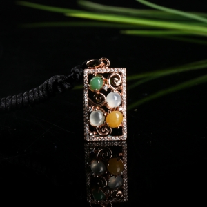 银镶糯冰种翡翠吊坠