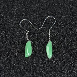 18K糯种豆绿翡翠耳坠