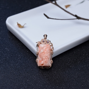 18K金镶钻深水粉色珊瑚吊坠