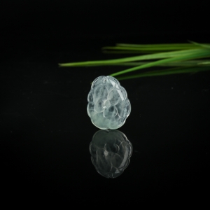 糯冰种飘花翡翠荷叶吊坠