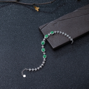 18K金镶钻糯种阳绿翡翠手链